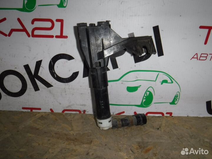 Форсунка омывателя фары правой lexus LX 570 07-11