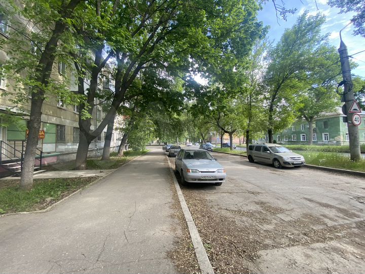 Торговая площадь с отдельным входом и витражами