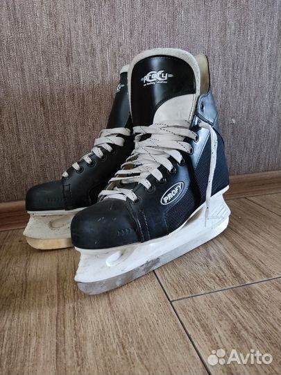 Коньки хоккейные