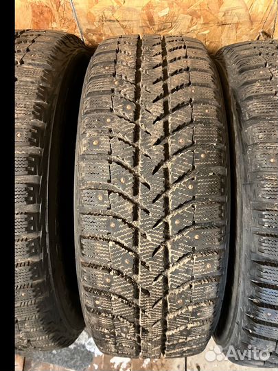 Bridgestone Ice Cruiser 5000 215/60 R16