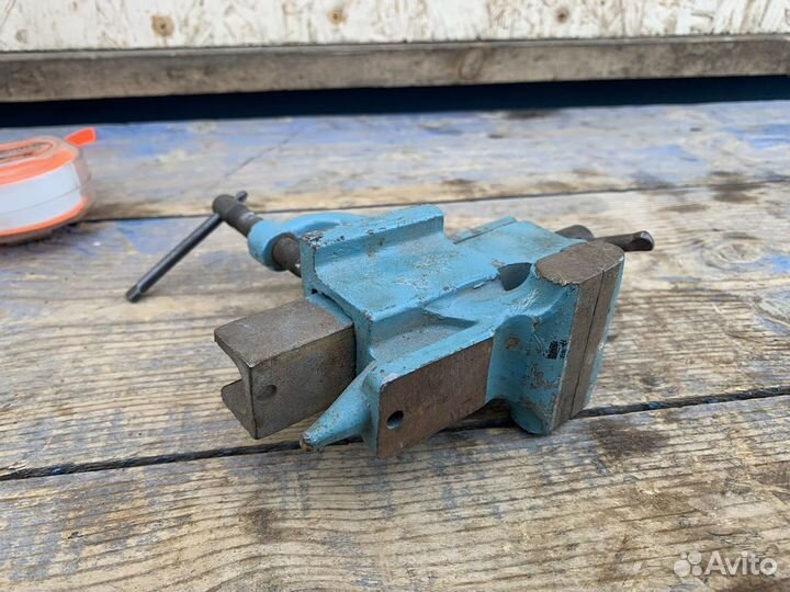 Тиски слесарные чиз СССР с наковальней синие