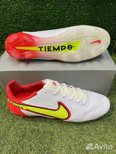 Футбольные бутсы Nike Tempo