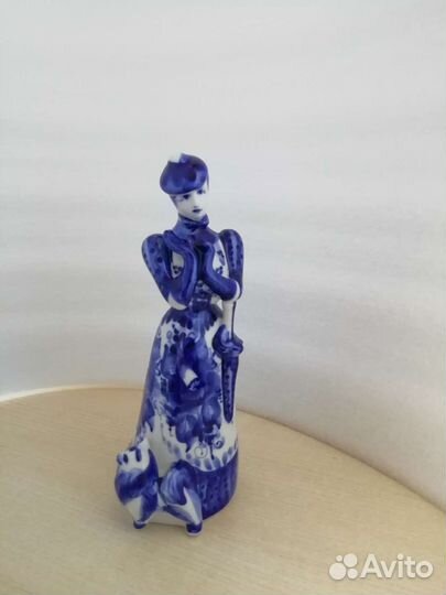 Статуэтка Дама с собачкой