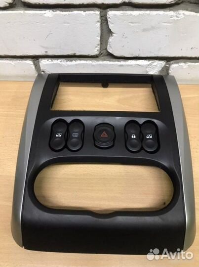 Накладка панели центральная Nissan Almera G15