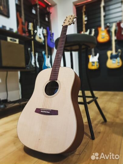 Акустическая гитара Kremona M-10GG