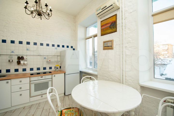 2-к. квартира, 60 м², 2/4 эт.