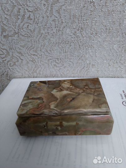 Шкатулка из оникса для украшений