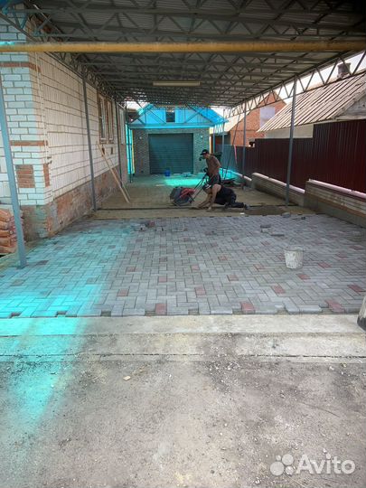 Строим всё бригада строителей