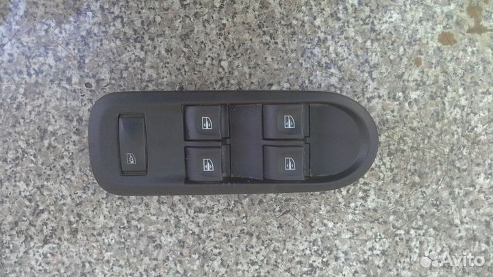 Блок стеклоподъемников Рено Дастер Duster