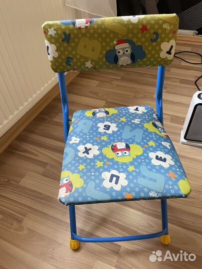 Детский письменный стол и стул