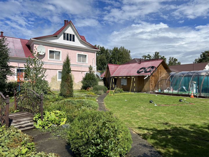 Дом 201 м² на участке 11 сот.