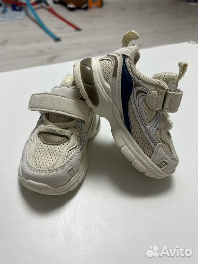 Кроссовки детские