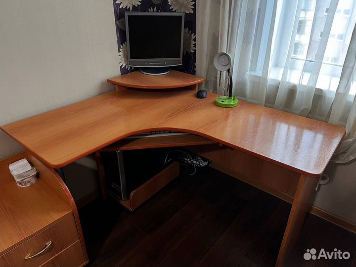 Компьютерный стол