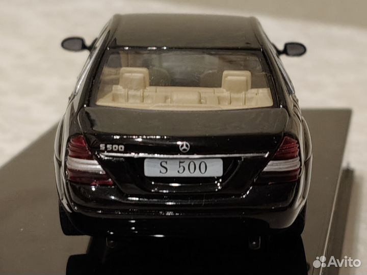 Mercedes C-class 1:43 от dea