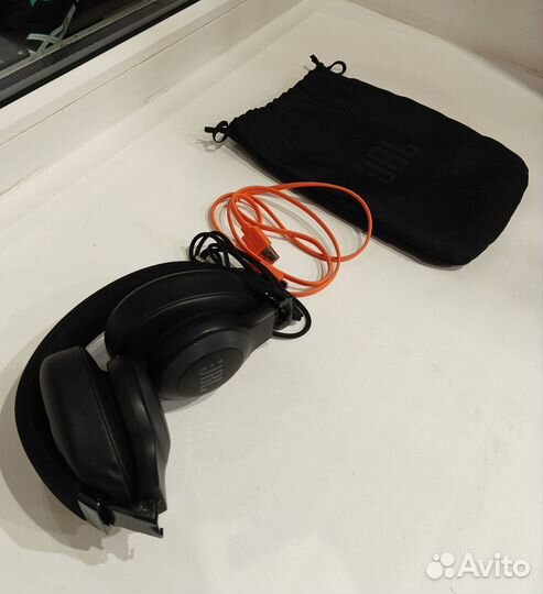 Беспроводные наушники JBL