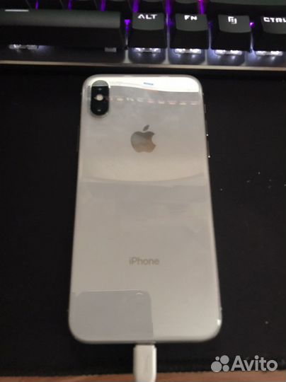 Телефон iPhone 10