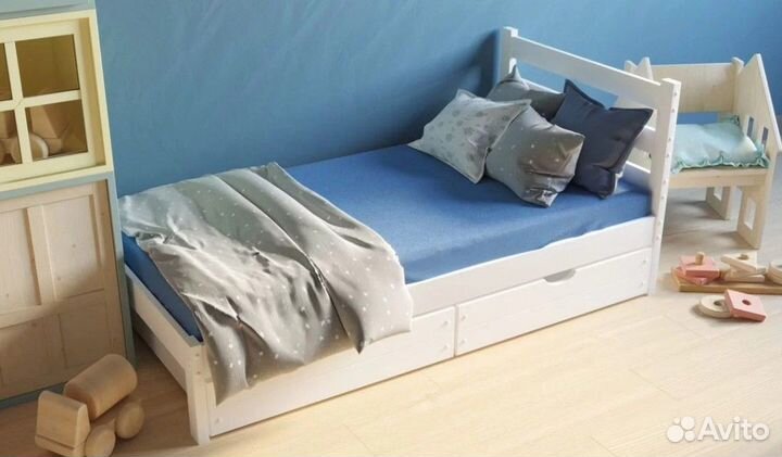 Детская кровать из массива дерева