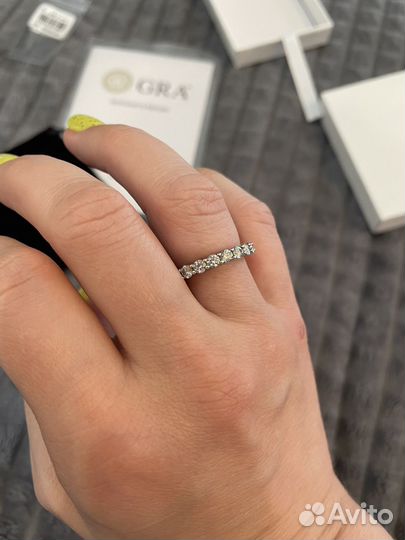 Серебряное кольцо с муассанитом