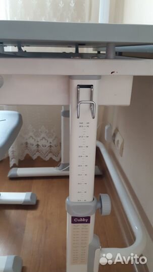 Школьная парта и стул