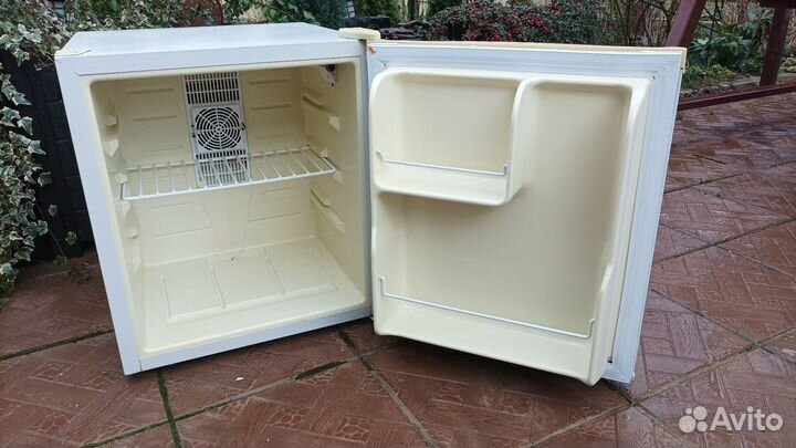 Холодильник барный Shivaki маленький