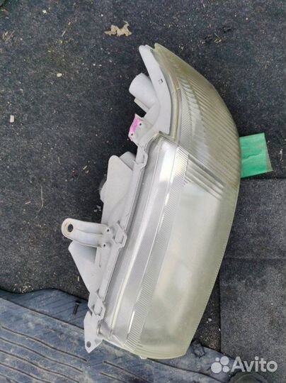 Фара передняя левая Toyota Probox NCP51