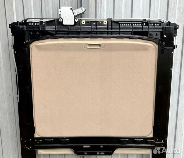 Люк Toyota Alphard 2001-2008 года