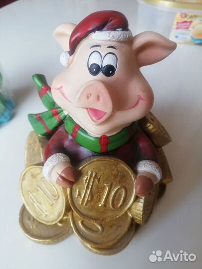 Статуэтка и копилка