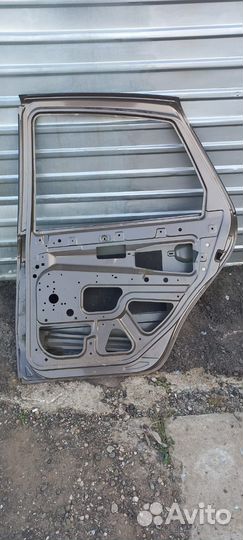 Дверь задняя правая Гранта