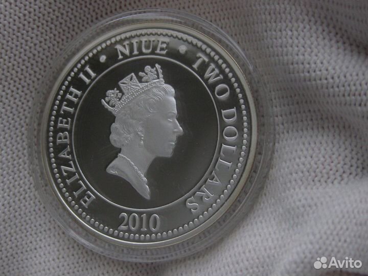 Ниуэ 2 доллара 2010 Цой серебро тираж 1962 шт