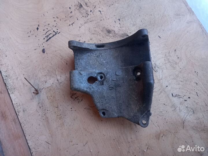 Кронштейн генератора MB sprinter 601ом 2.3