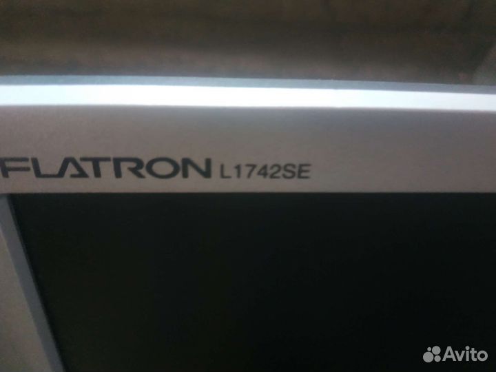 Монитор ЖК 17 дюймов