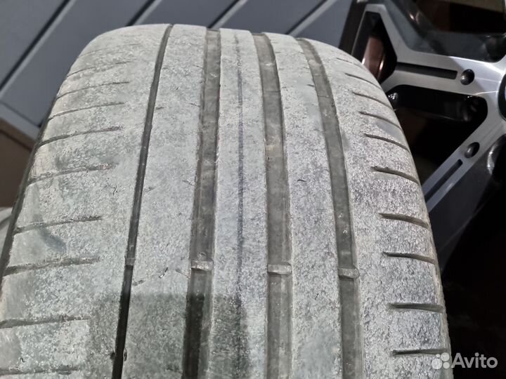 Pirelli P Zero PZ4 275/40 R21 и 315/35 R21