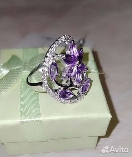 Серебряное кольцо с аметистами