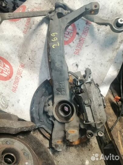 Кулак передний правый Audi A6 Allroad C5 ARE 2003