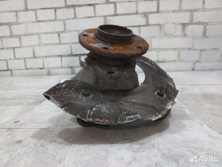 Кулак передний правый Bmw 3 E90 E91