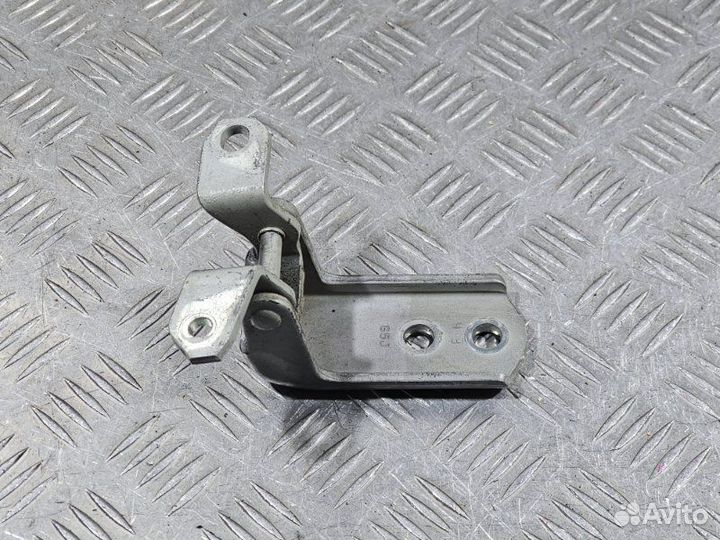 Петля двери передняя Suzuki Grand Vitara TD