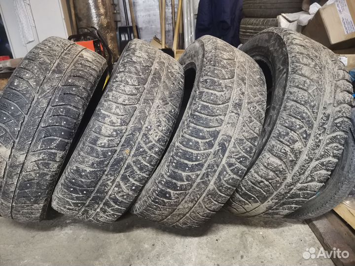Bridgestone Ice Cruiser 7000 215/70 R17 100T