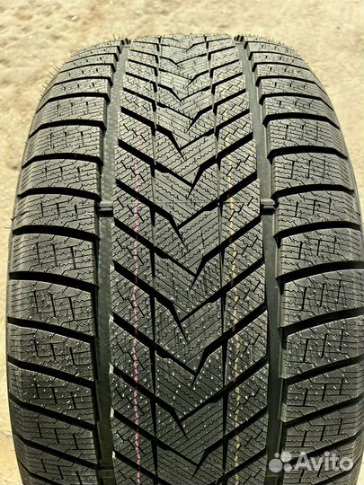 Sonix WinterXPro 999 295/40 R21 117T