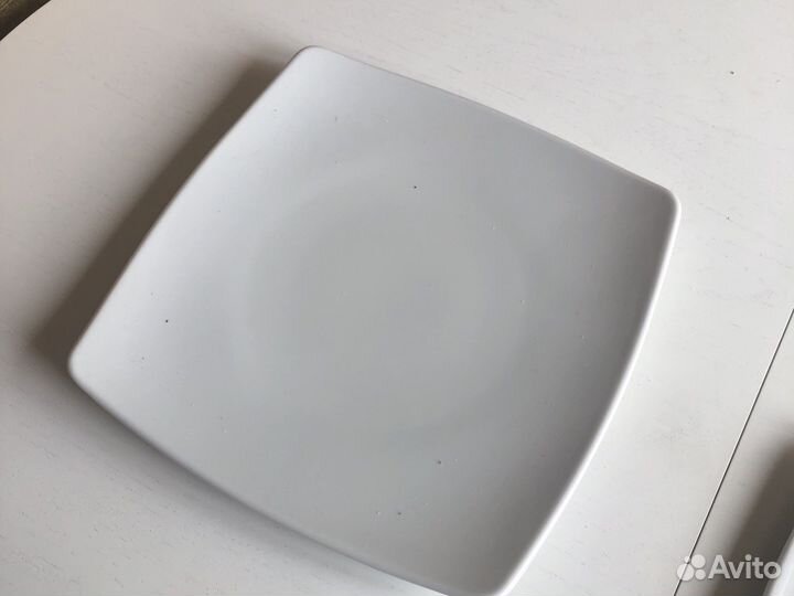 Два фарфоровых блюда для сервировки