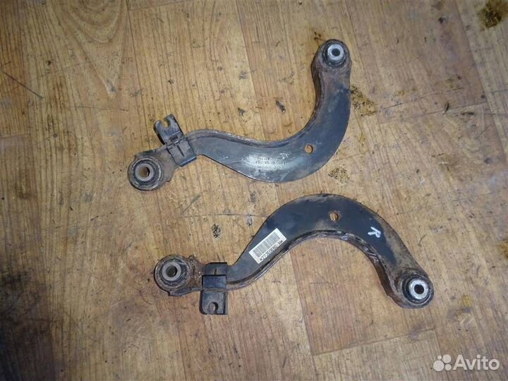 Рычаг задний верхний левый Volkswagen Passat B6