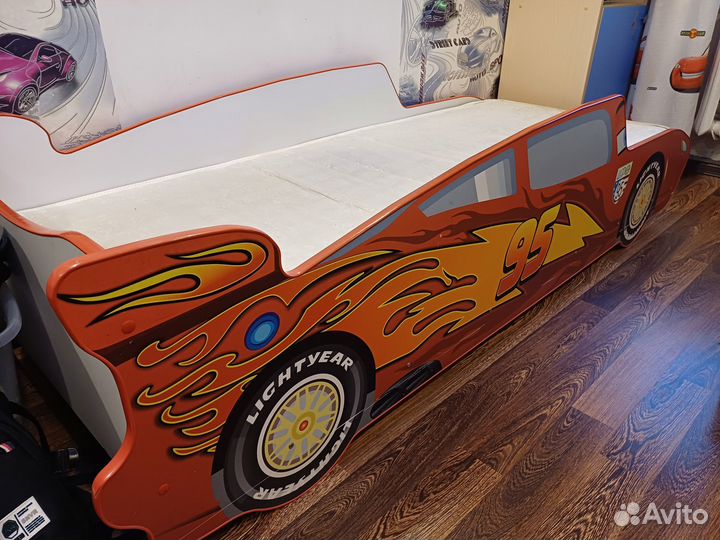 Детская кровать машина бу с матрасом