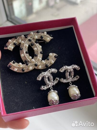 Брошь и серьги Chanel