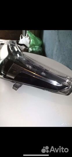 Фара правая tayota corolla 180