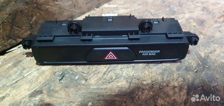 Кнопка аварийной сигнализации Kia Sportage 2016-2