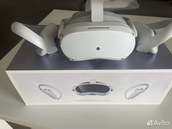 Шлем виртуальной реальности VR Pico 4