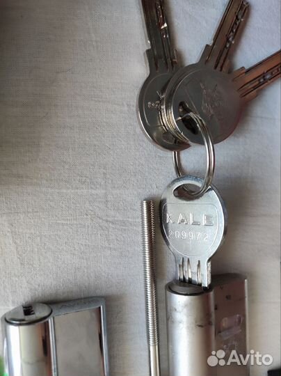 Замок дверной личинка