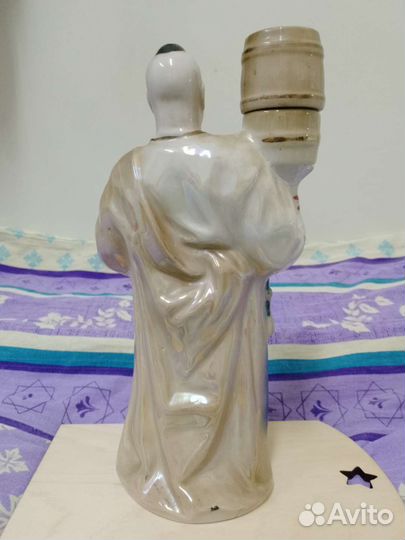 Статуэтка фарфор