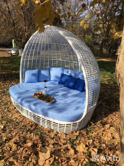 Беседка-кровать садовая плетеная