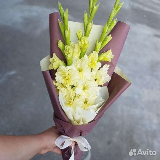 Букет из гладиолусов на 1 сентября