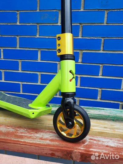 Трюковой самокат Cross Deluxe